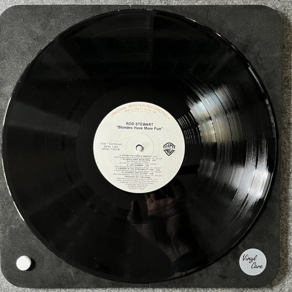 BLONDES HAVE MORE FUN 